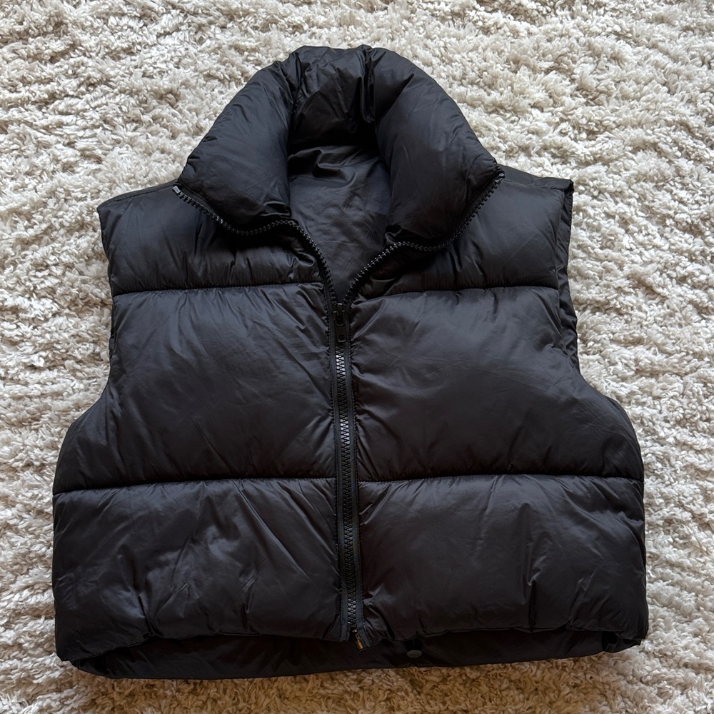 Amazon Essentials Black Puffer Vest